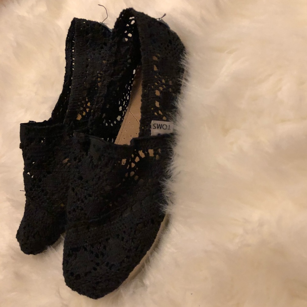 Black lace toms